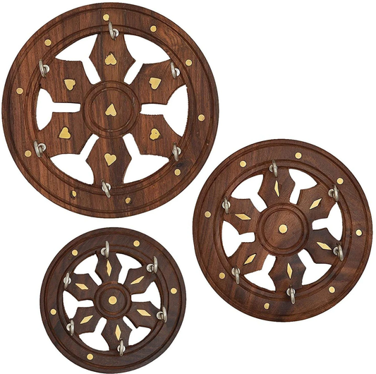 Handcrafted Wooden Wheel Design Key Holder – Decorative Wall Mounted Key Organizer